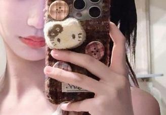 打开“www.51cg.fun”像打开了潘多拉的盒子，不停地观看，发现自己成了老眼昏花的小围观者…