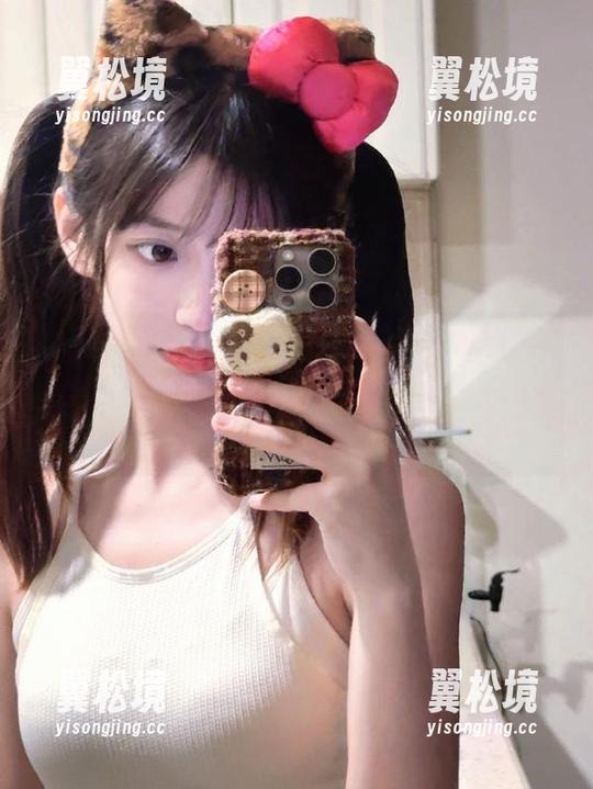 打开“www.51cg.fun”像打开了潘多拉的盒子，不停地观看，发现自己成了老眼昏花的小围观者…