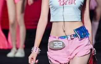 嘘…五一吃瓜的网址偷偷说，吃瓜娜娜今天好像有些火花哦
