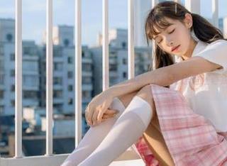 下载“吃瓜直播”，虽然是吃瓜，不过我还是在等别人先动手！