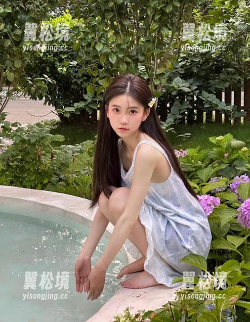 麻豆吃瓜官网：新鲜出炉的瓜种类多，你猜我会选哪个？