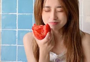 黑料不打烊网页版，你的椅子都被我整得像特瑞了！
