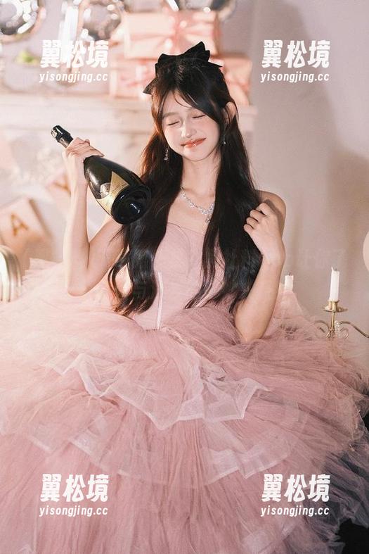 下载第一集?黑社料app让你了解芭蕾与沙发的奇妙关系! 下载第一集?黑社料app让你了解芭蕾与沙发的奇妙关系!