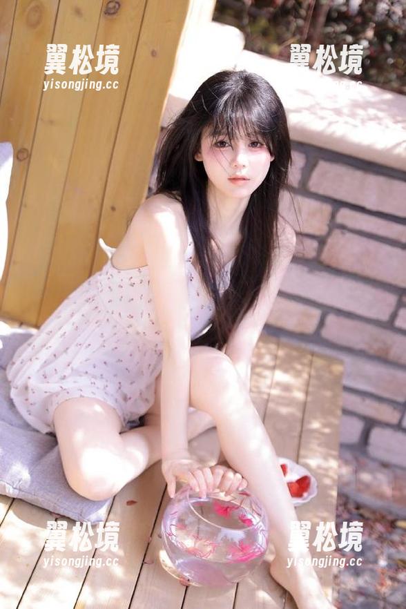 “黑网料”官网：瓜田里，吃瓜群众的狂欢天堂！